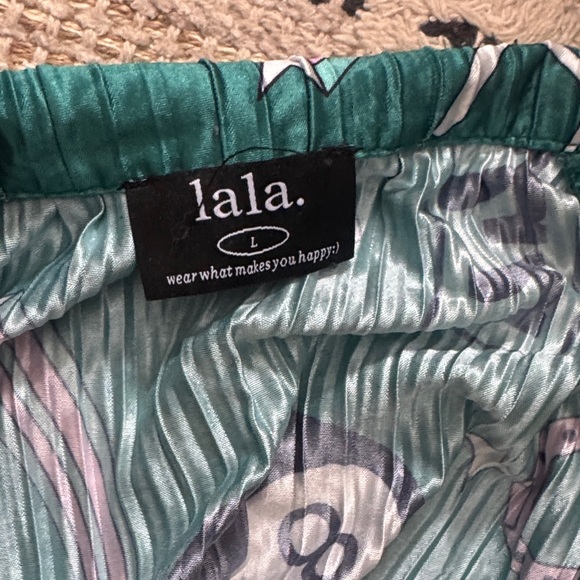 Dressed in LALA “Make A Wish” Plissé Set - Picture 4 of 5